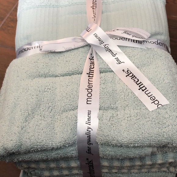 Modern Threads green luxe towel set NWT - Picture 3 of 3